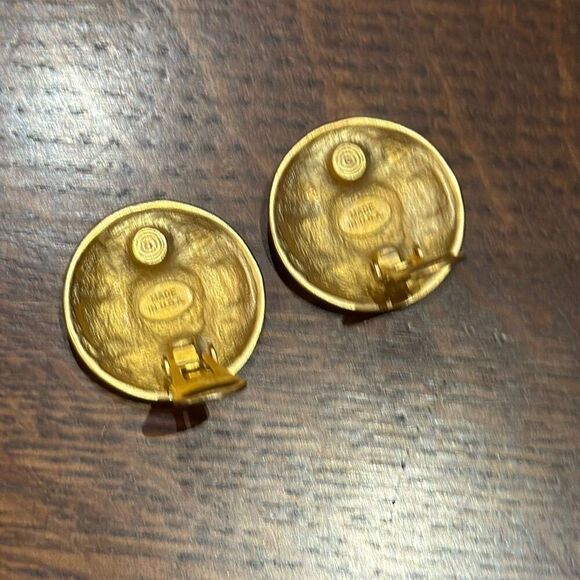 Vintage Gold Tone Red Enamel Coastal Clip On Earrings USA - Picture 9 of 12